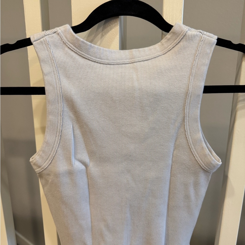 Brandy Melville Crop Tank - Raw Hem - Picture 2 of 6